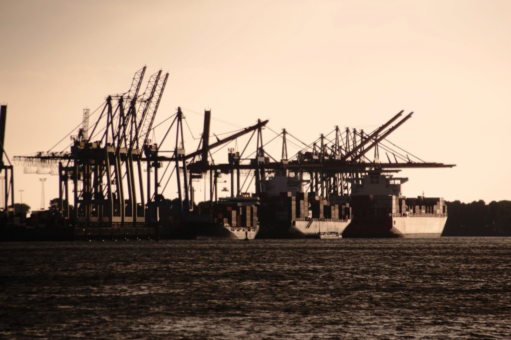 Kontainerschiffe Silhuette Hafen Hamburg